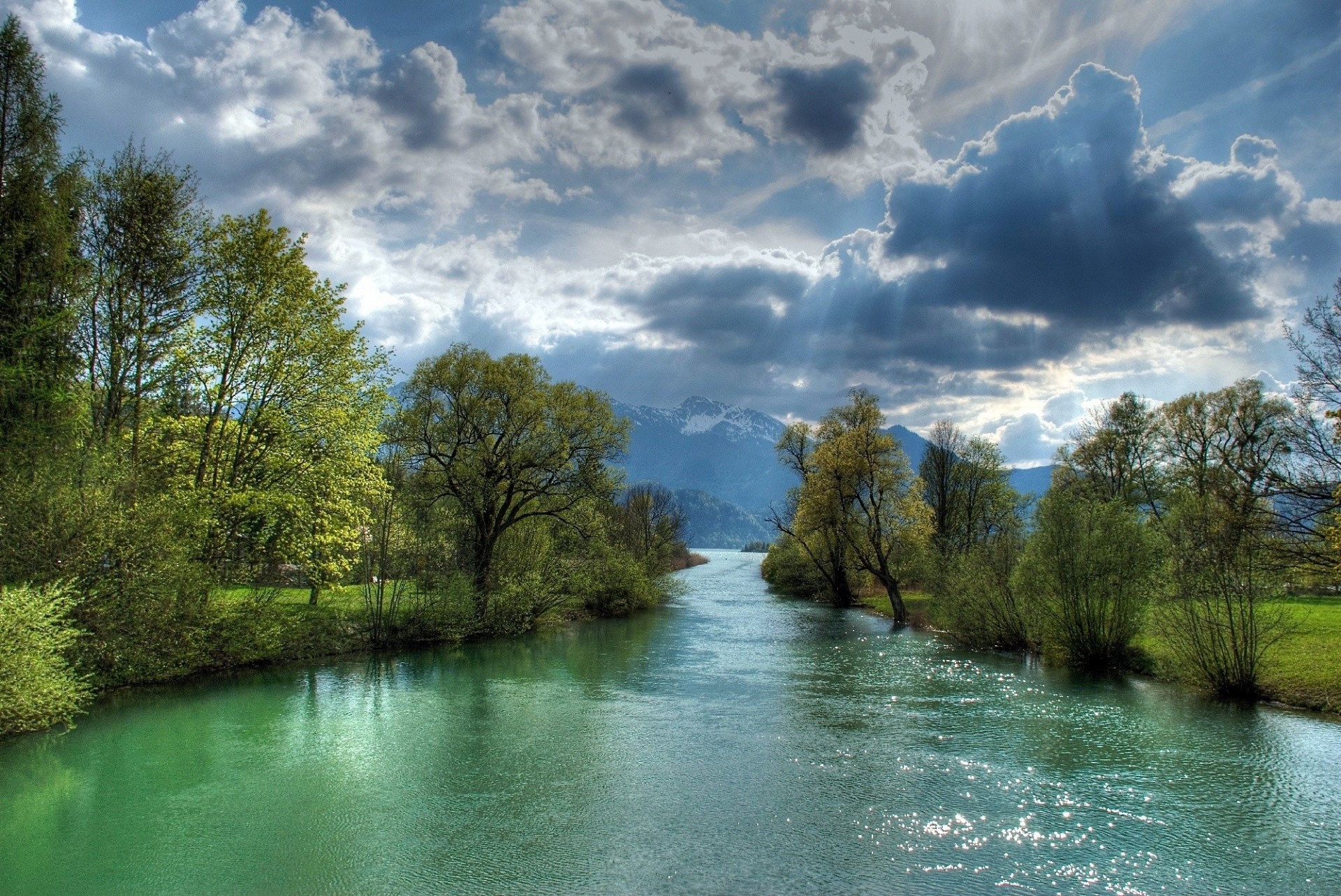 montagnes paysage arbres rivière