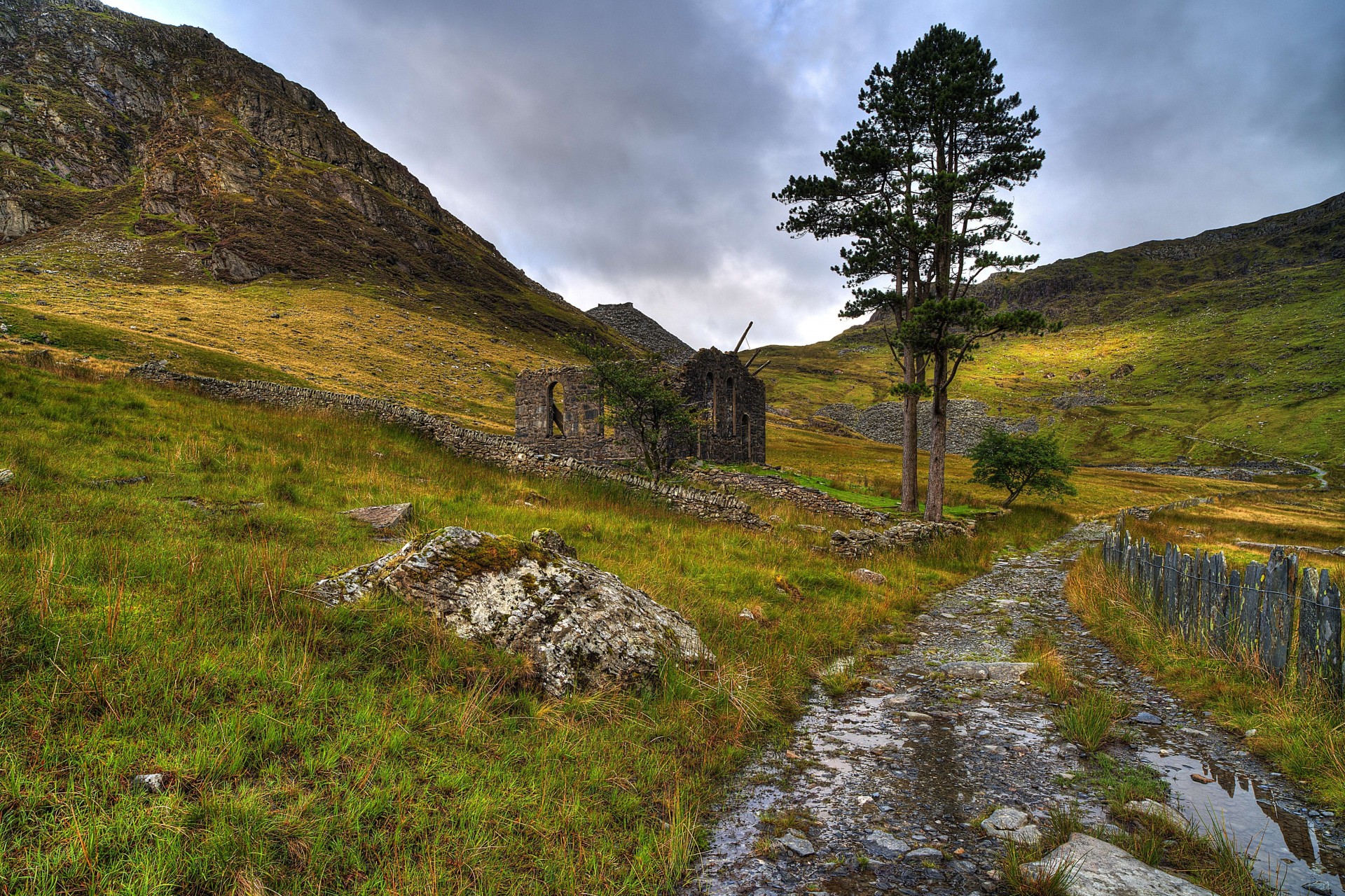 paysage route ruines royaume-uni montagnes snowdonia