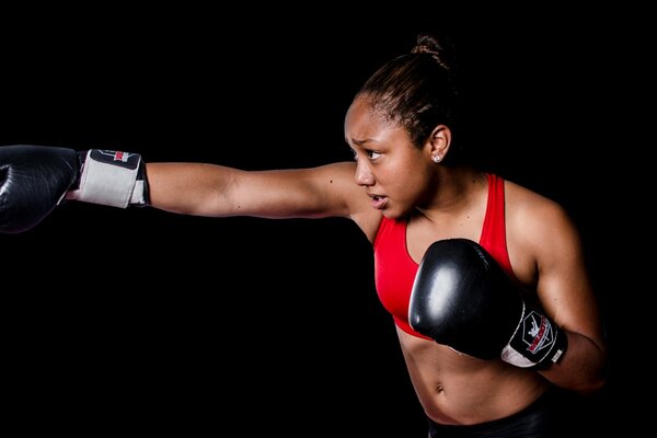 Training of a girl in Thai boxing