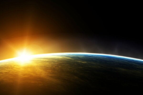 El sol sale del horizonte del planeta