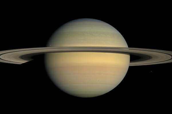 Saturno e i suoi anelli. Vista dallo spazio