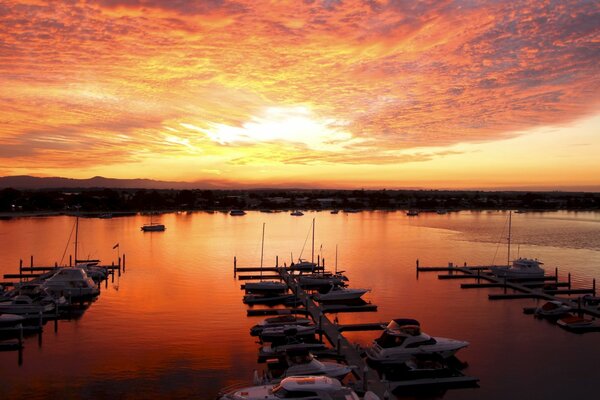 Foto puesta de sol en la costa