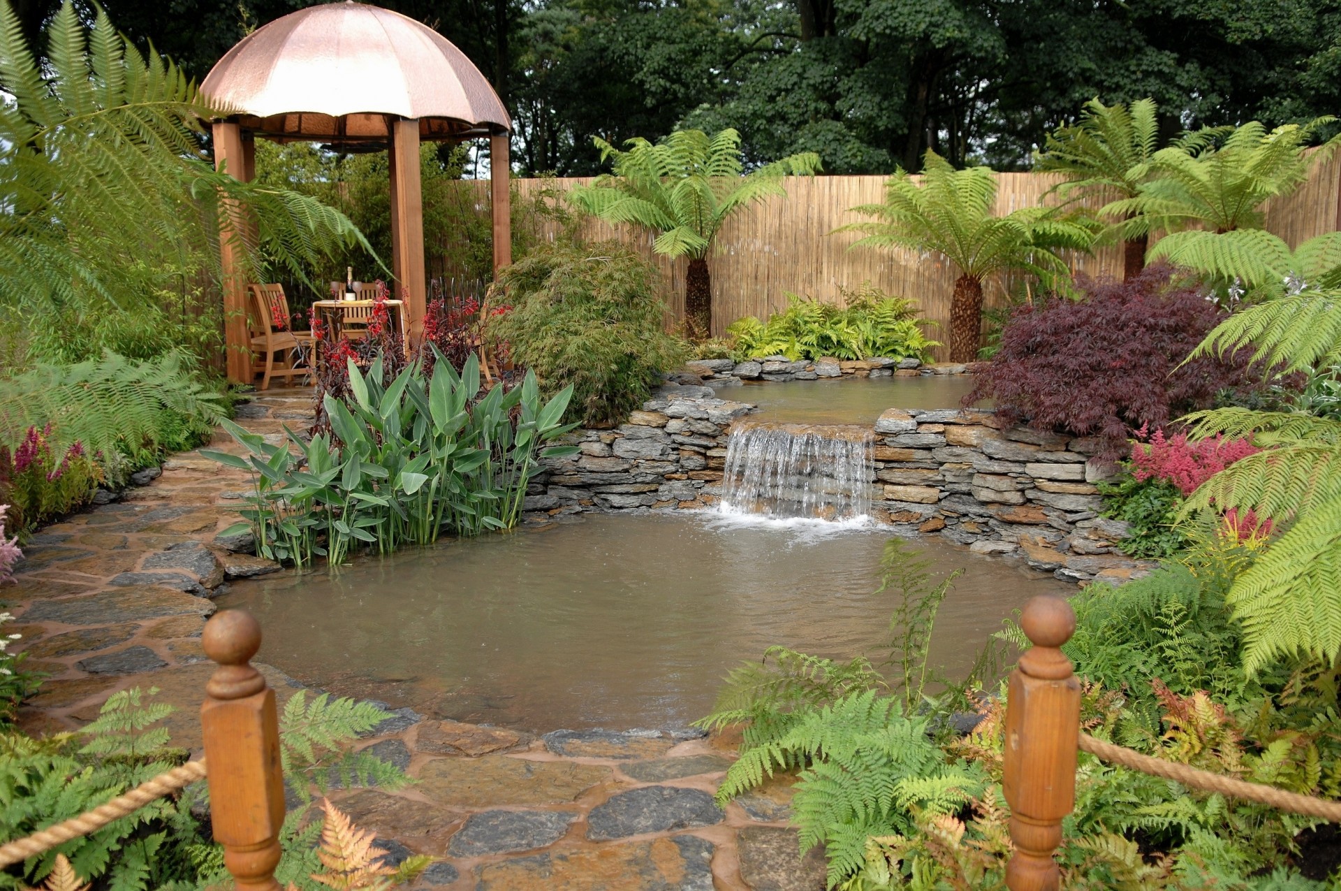 gazebo étang jardin cascade conception