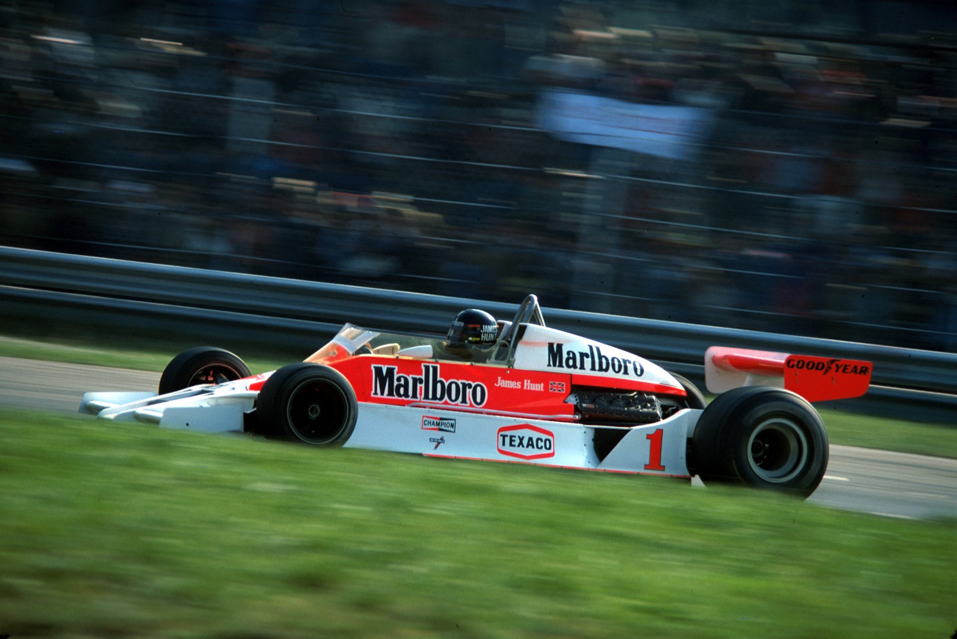 james hunt équipe mclaren marlborough mclaren m26 grand prix d italie monza 1977 formule champion du monde légende vitesse