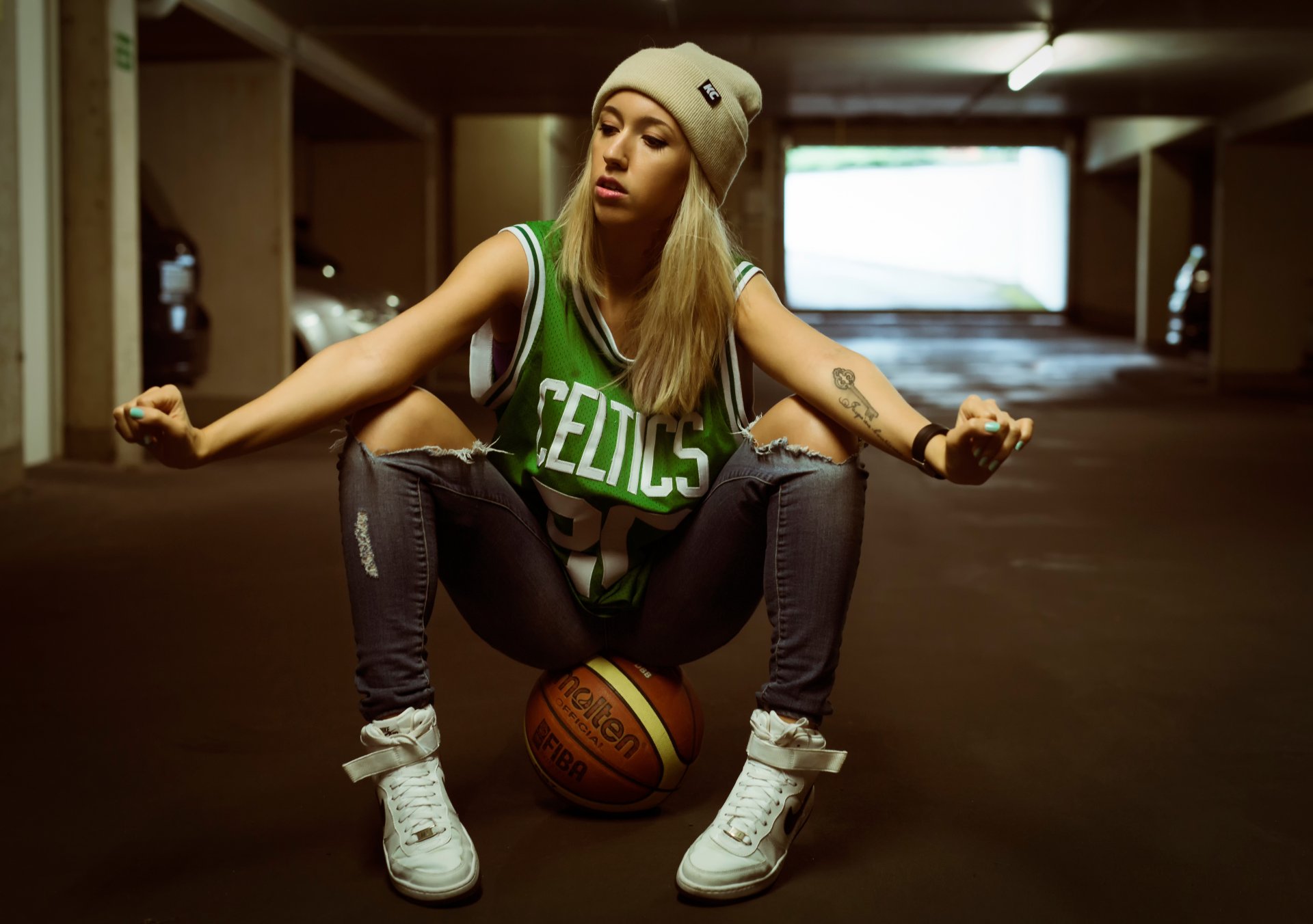 laura fille balle basket-ball