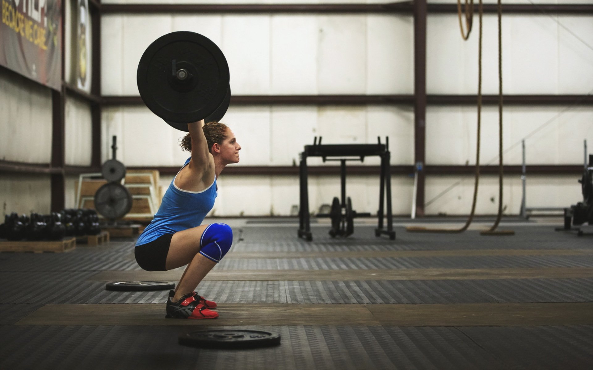 mujer poder deporte gimnasio