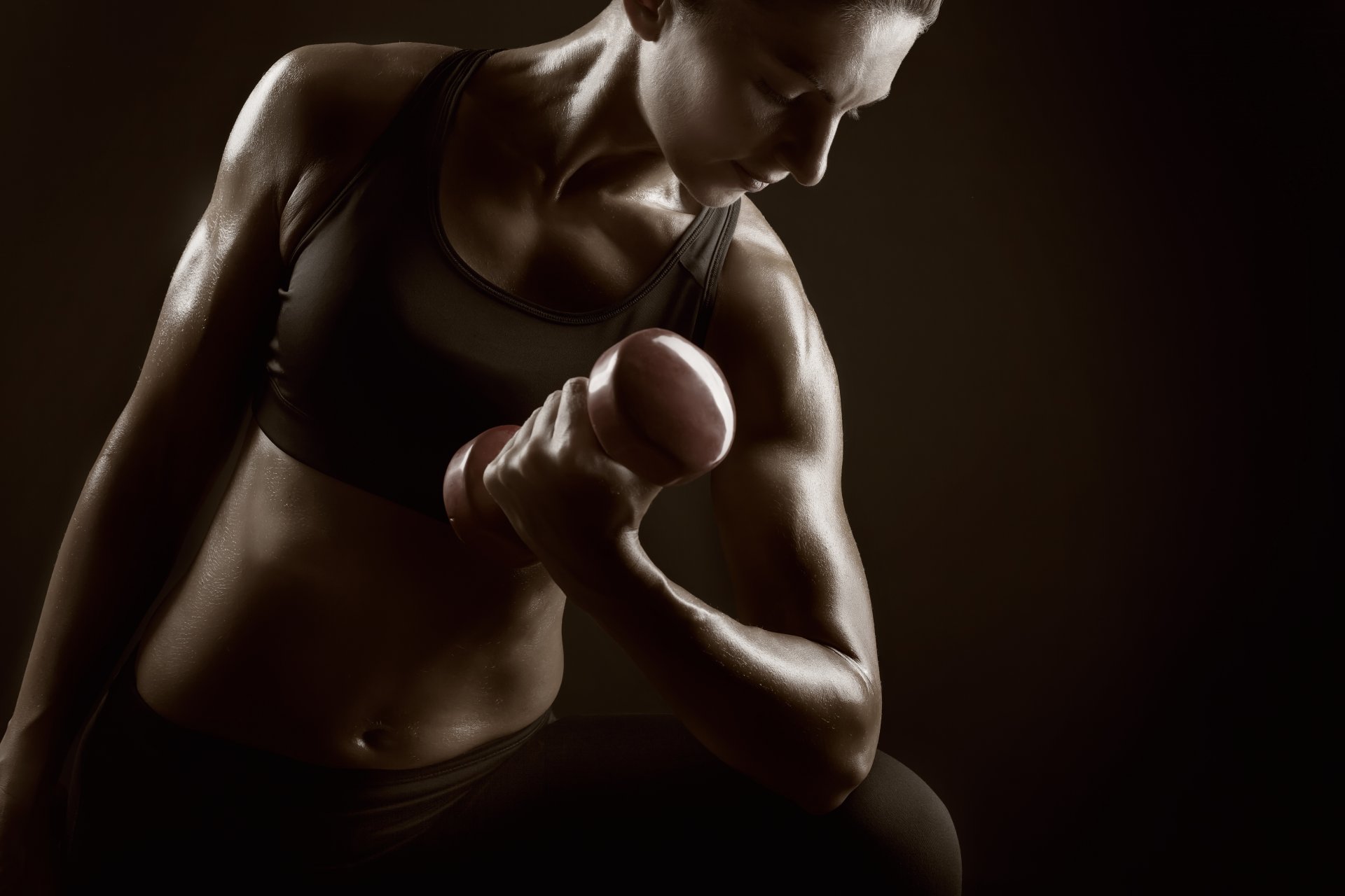 femme de remise en forme poids athlétique représentent