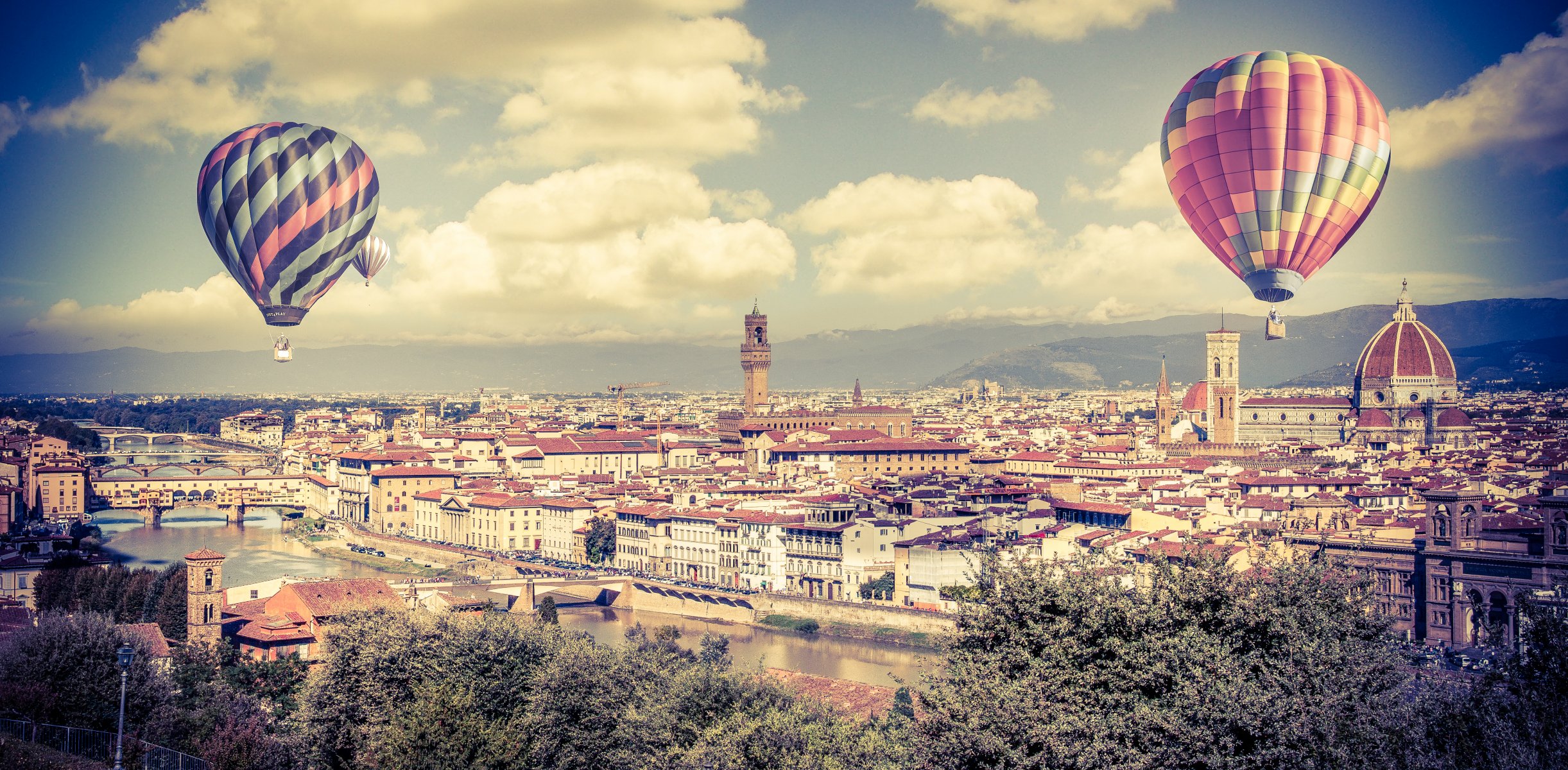 fotografo andrés nieto porras foto mongolfiera palloncino città europa