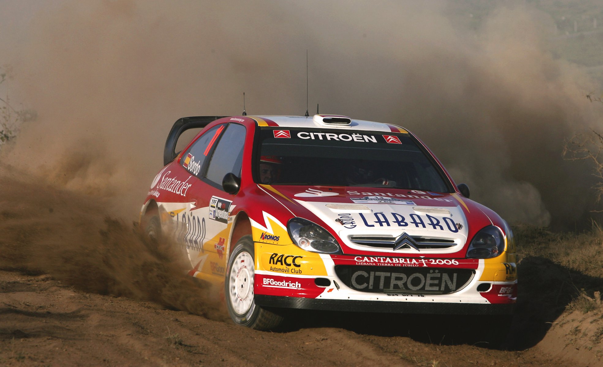 citroen xsara wrc zlot rajd auto samochód sport przód logo kaptur kurz