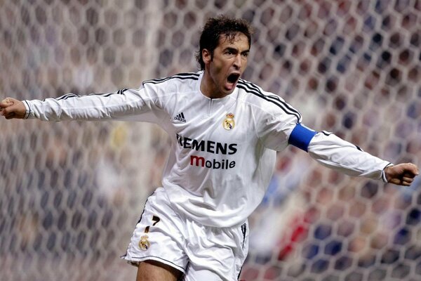 Raul Gonzalez blanco football player