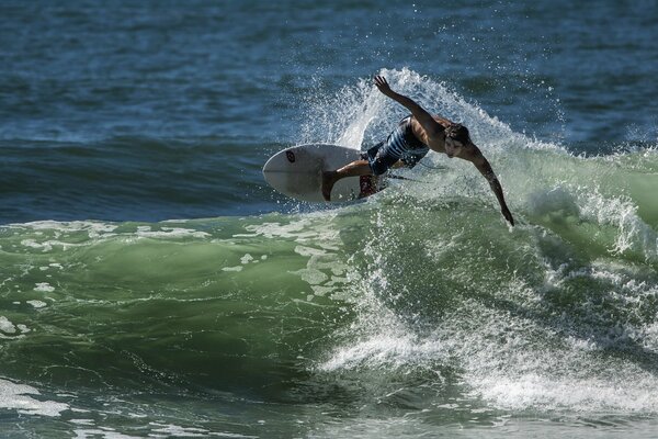 Noleggia tavole da surf, sii sull onda