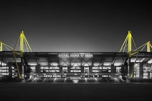 Крупнейший стадион signal iduna park, на котором выступает Боруссия Дортмунд