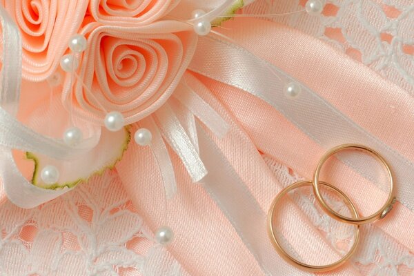 Rose da sposa da nastri con anelli