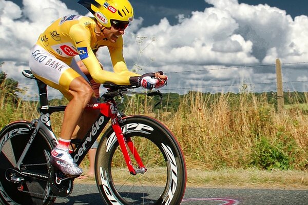 Cycliste professionnel sur route