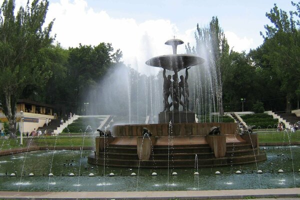 Rostov-Brunnen faszinieren Schönheit