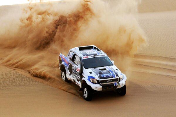 Intruders in a drift on a sand dune