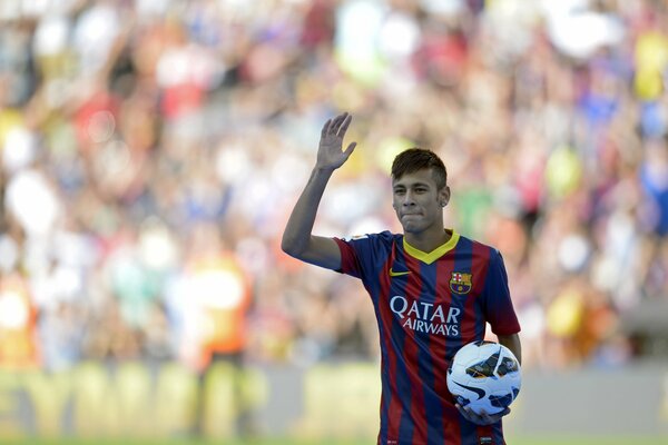 Jugador de fútbol en el campo en la grada