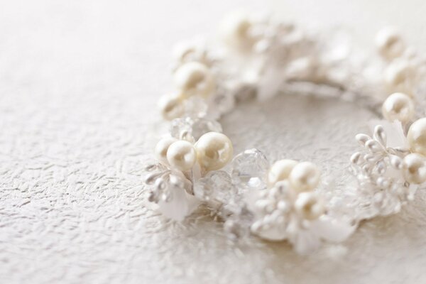 Bracelet de mariage blanc avec perles