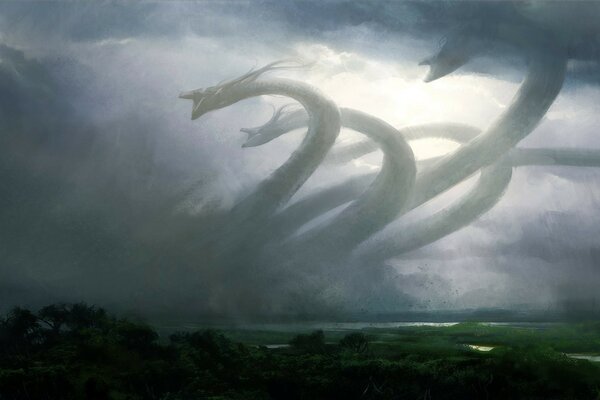 Hydra in den Wolken. Nebel. Himmel