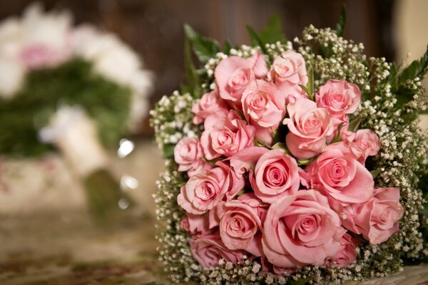 Bouquet of pink roses for the bride