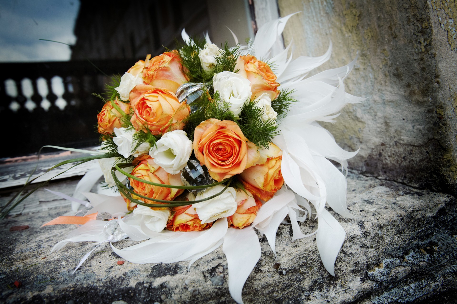 pietre rose bouquet fiori arancione bianco