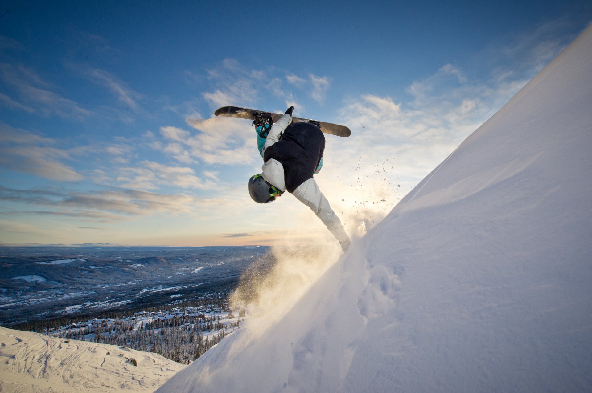 snowboard snowboarder atleta neve montagna discesa finta altitudine