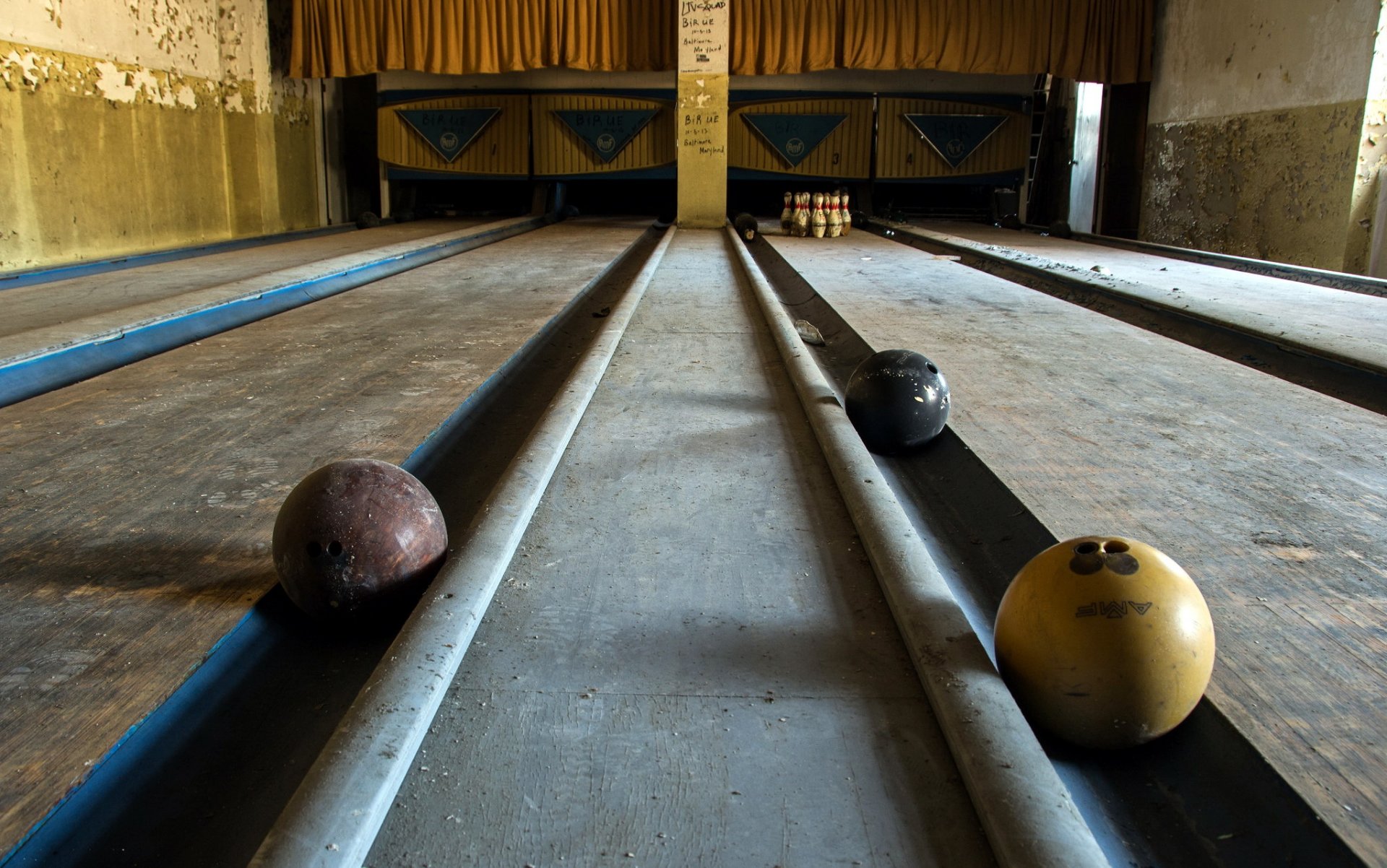 bowling balls sport