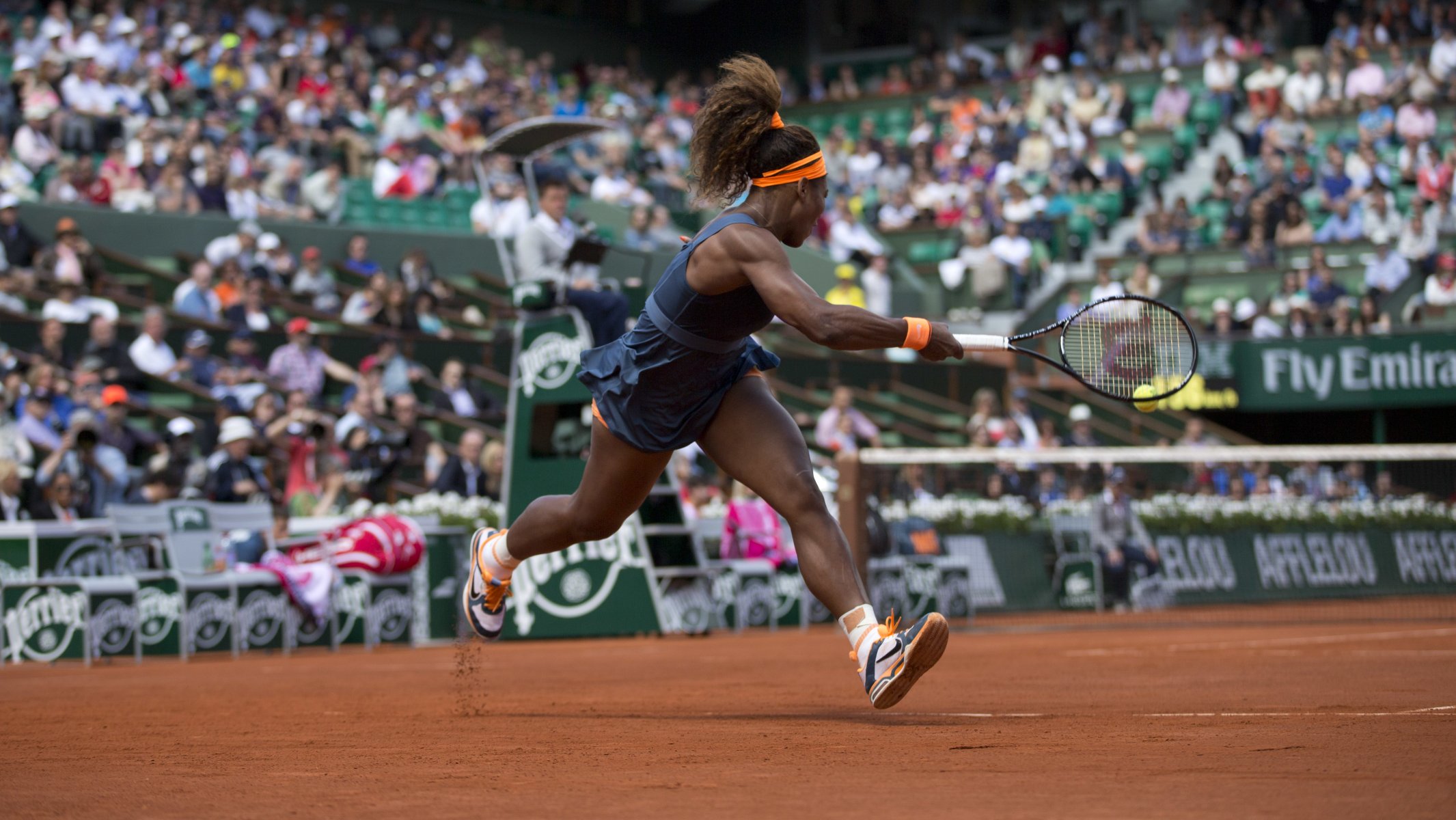 serena williams usa campeonato n1 patada . serena williams bta tenis serena patada roland garros bnp parís roland garros