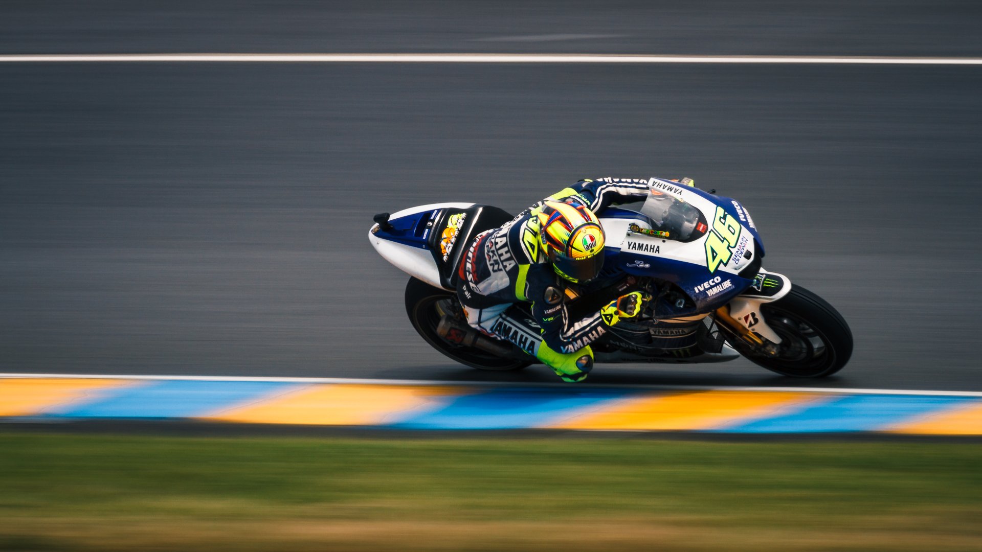 moto gp moto grand prix de france le mans valentino rossi doctor yamaha factory moto grand prix le mans motorcycle track turn racer speed