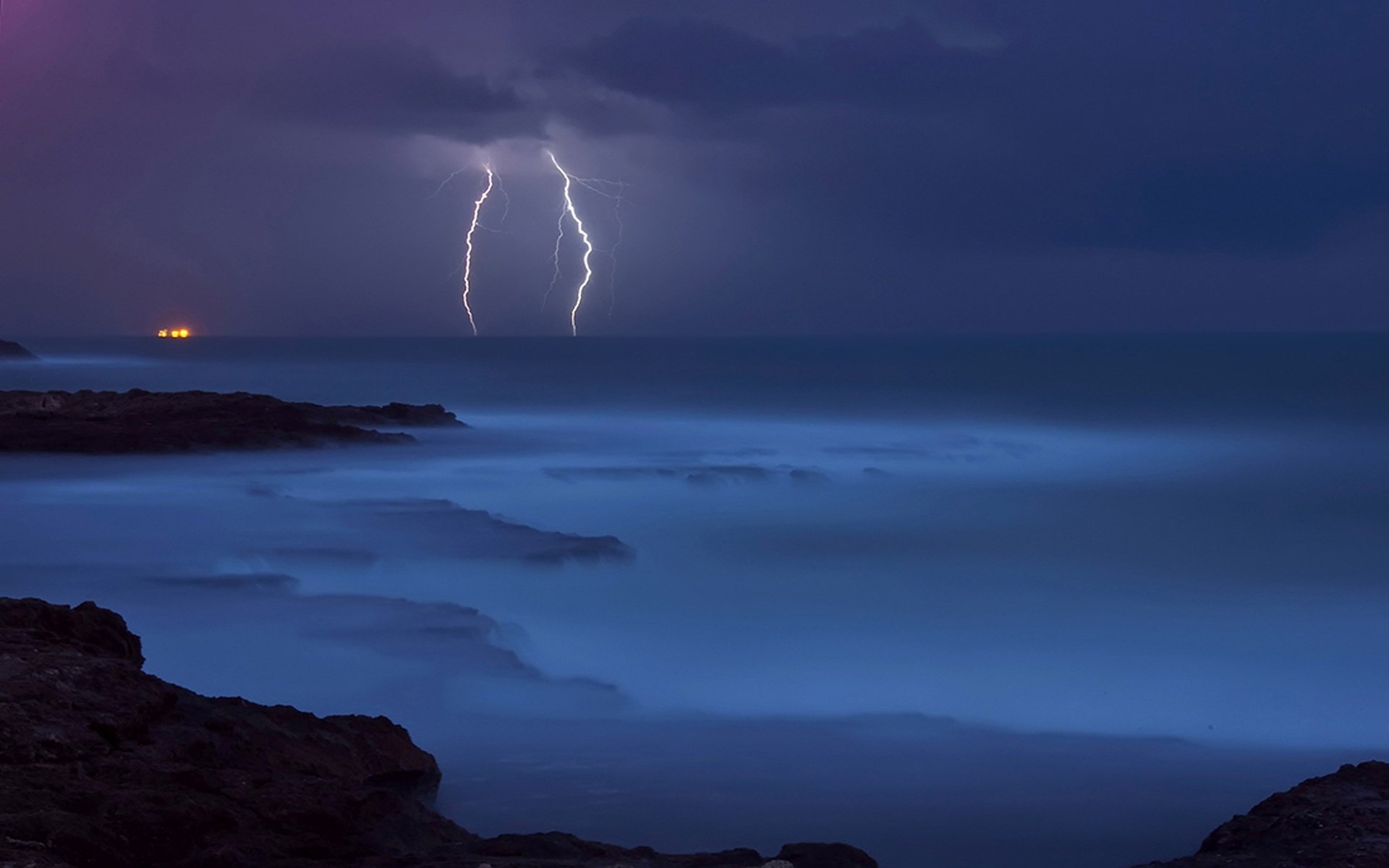 meer element ufer steine wasser blau blitze gewitter