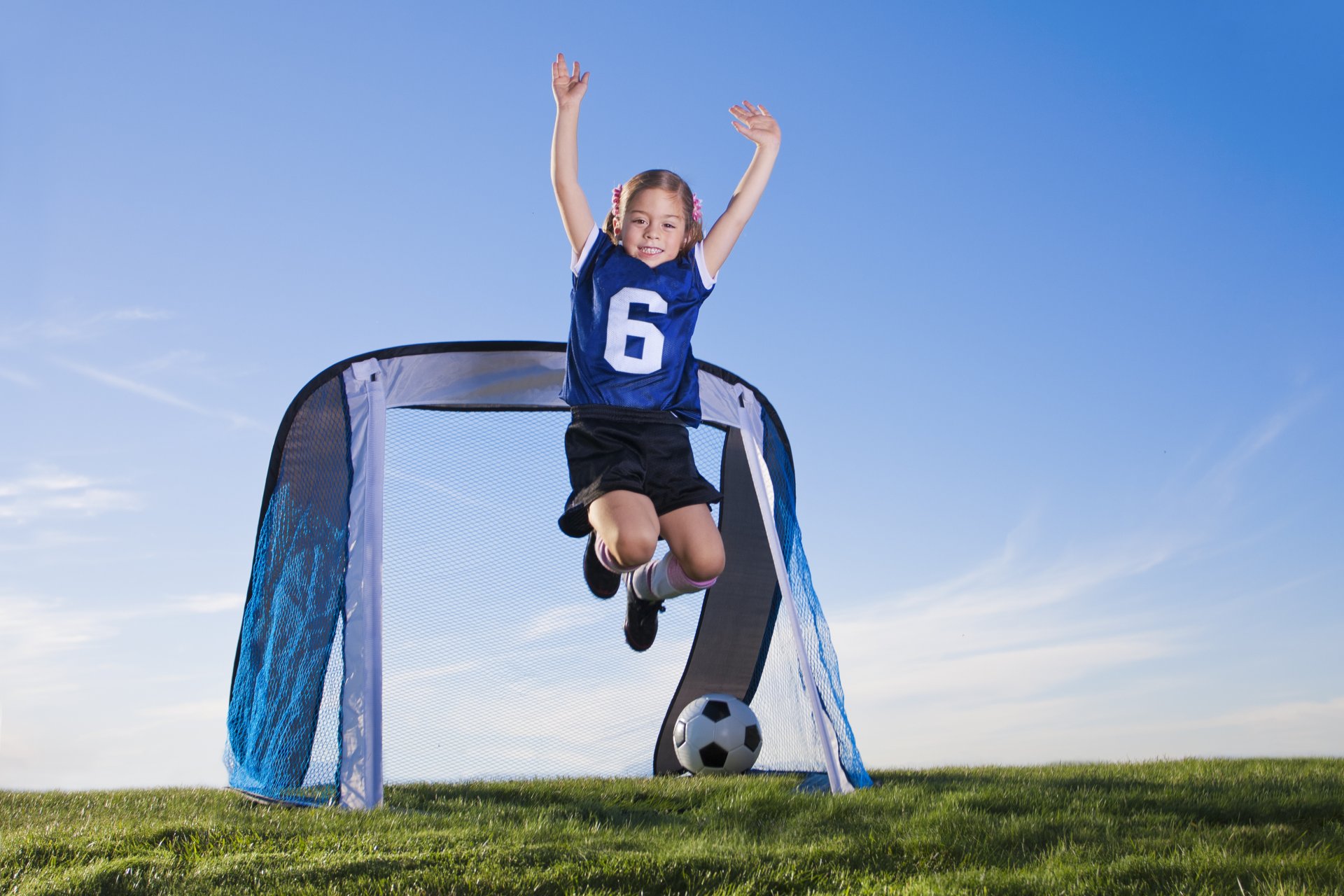 niña niños pelota campo deportes fútbol