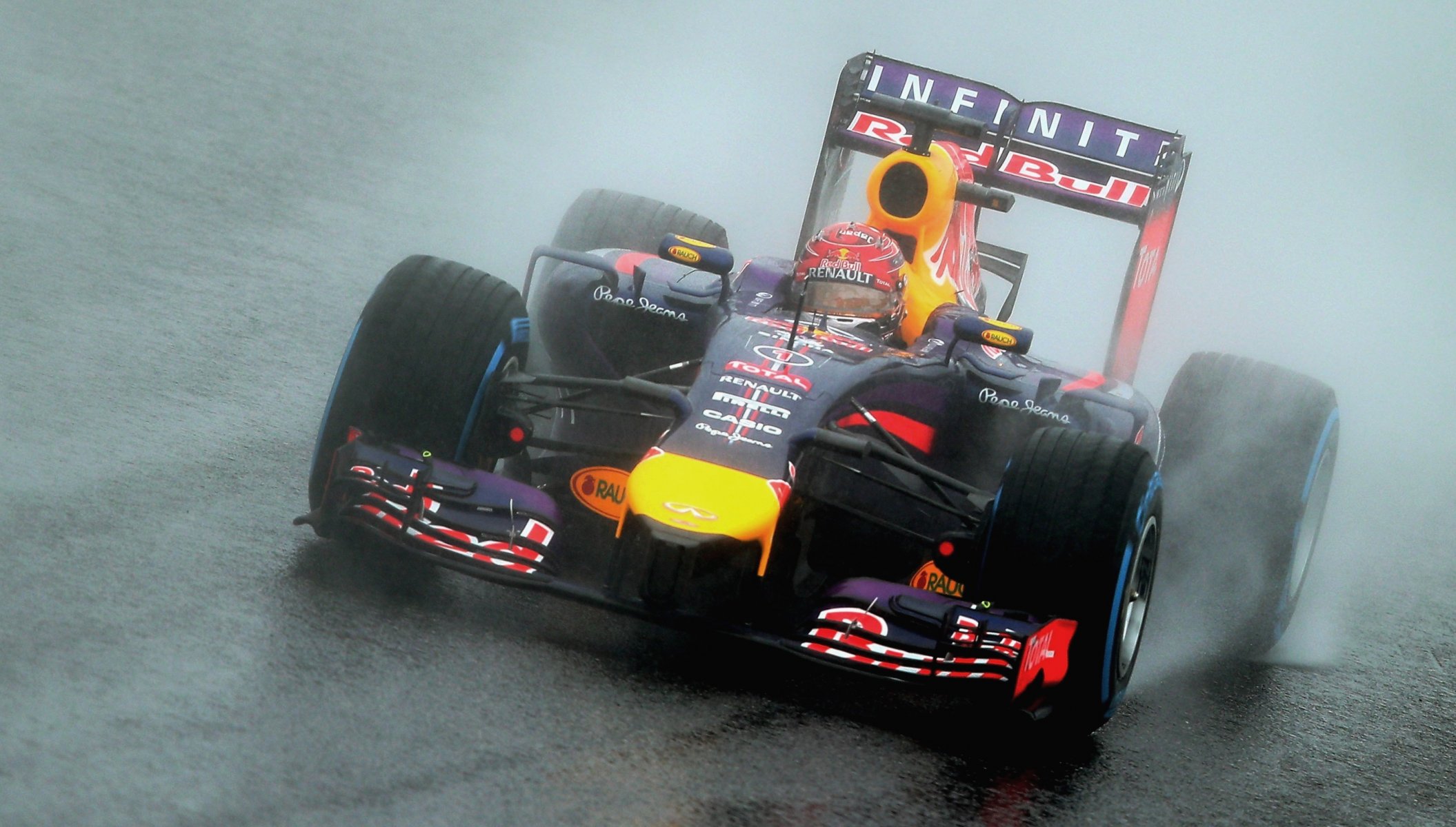 sebastian vettel f1 coureur champion formule japon pluie