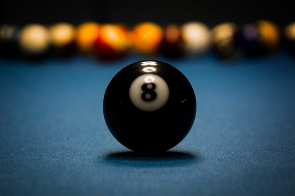 Boule de billard tourné gros plan