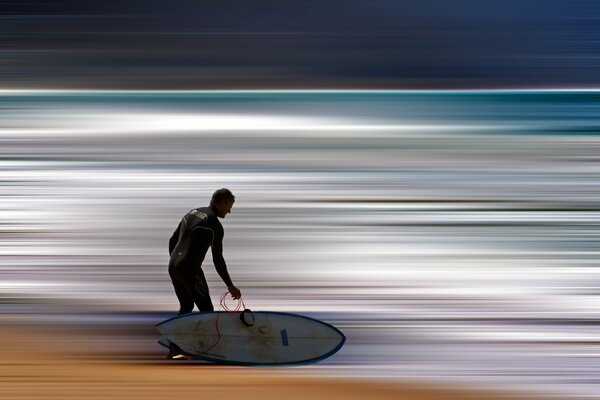 Surfista australiano en el océano