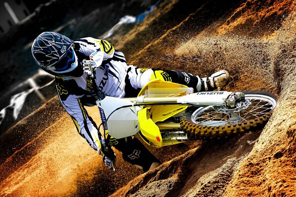 Motocross on suzuki rm z450 on the sand