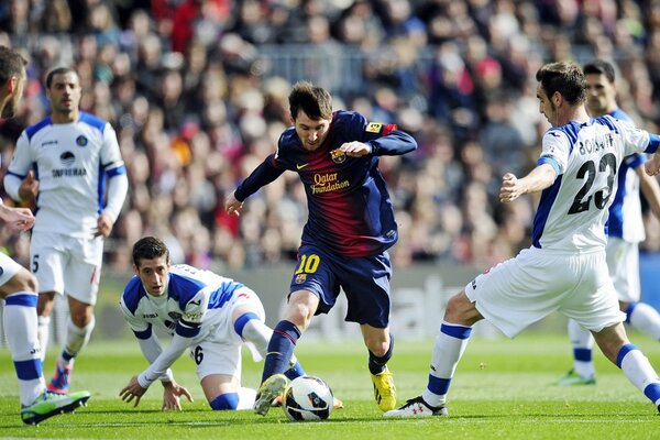 Piłka nożna sztandarowego piłkarza Messiego