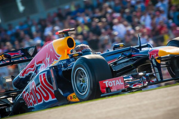 Voiture de course en mouvement, près