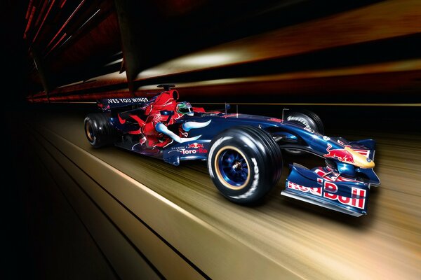 Formel-1-Rennwagen mit Red-Bull-Logo