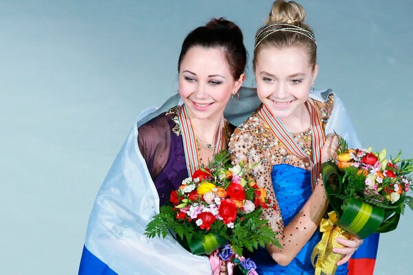Elizabeth Tuktamysheva und Elena Radionova bei der Weltmeisterschaft 2015
