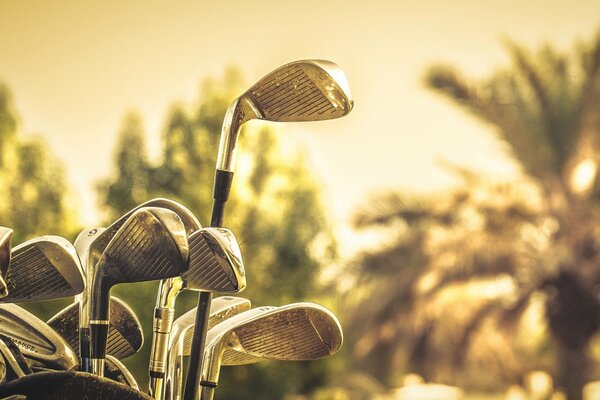 Golf-Sticks auf einem schönen Hintergrund