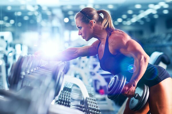 Fitness entrenamiento bombeado señora