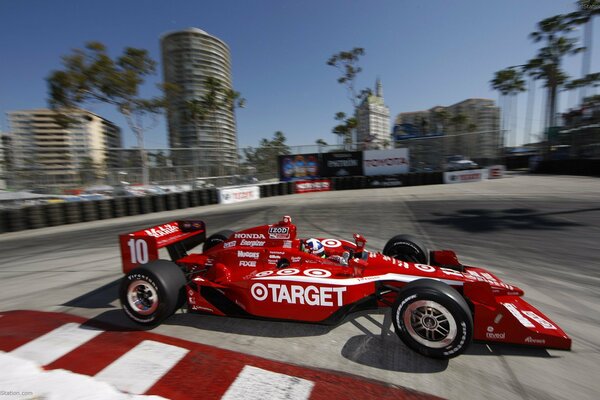 Voiture de course bolide rouge