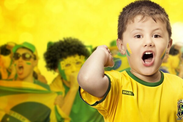 POM-POM girl sur le garçon de football du Brésil