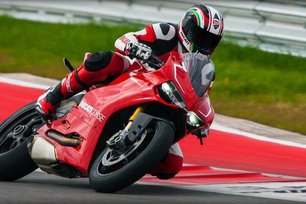 2013 ducati panigale r Motorrad