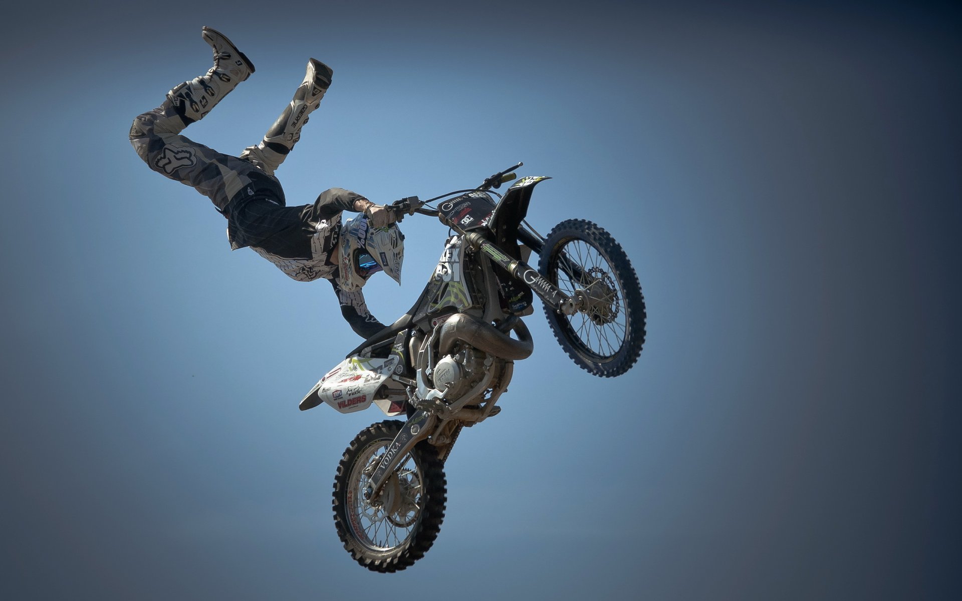 moto saut ciel sport