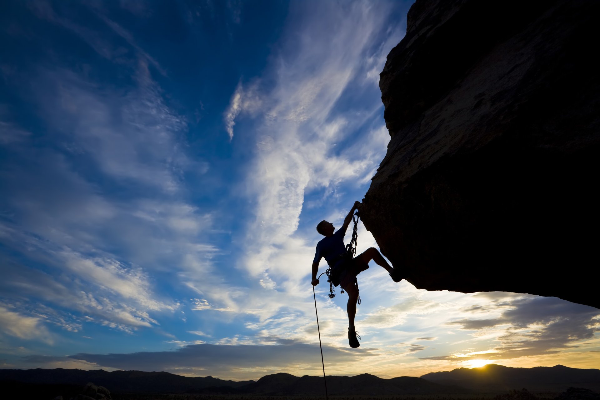 sport estremo arrampicata tramonto cielo uomo