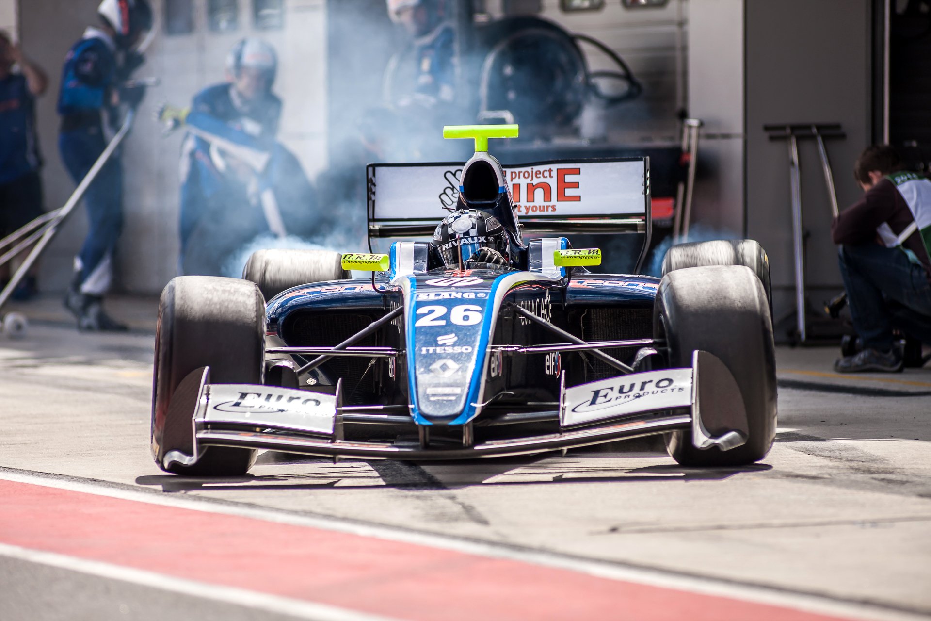 formula-1 formula 1 f1 formula one championship circuit auto racing car racing car team pit stop renault 3.5. renault 3.5 . wsr autodrom world series moscow raceway 28-29 june 2014 main european youth tr