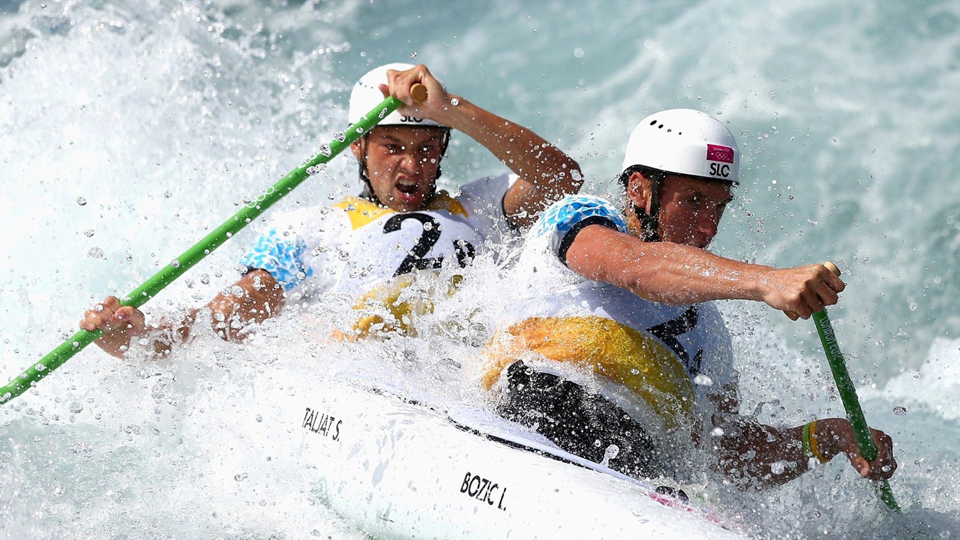 barco canoa agua río remo salpicaduras