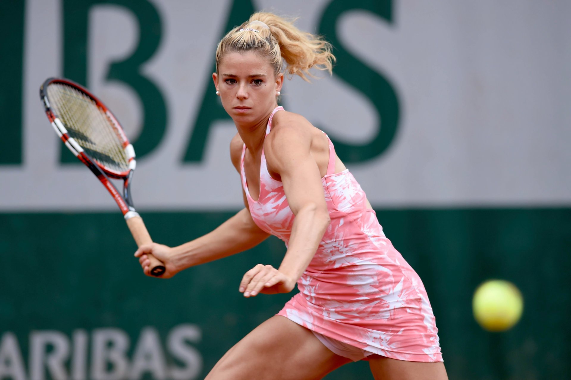 camila giorgi joueuse de tennis italienne raquette ballon