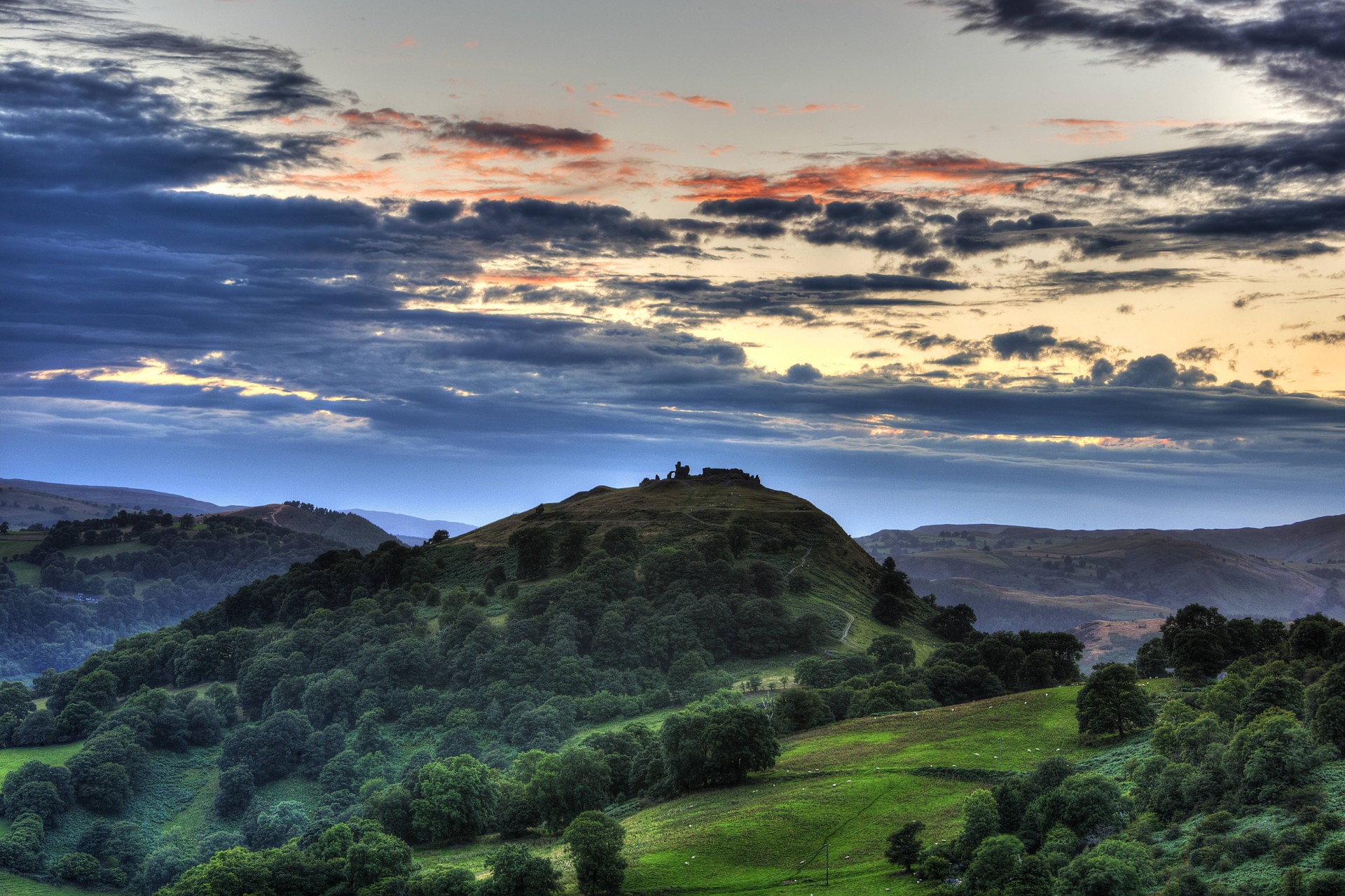 paysage coucher de soleil collines arbres royaume-uni snowdonia